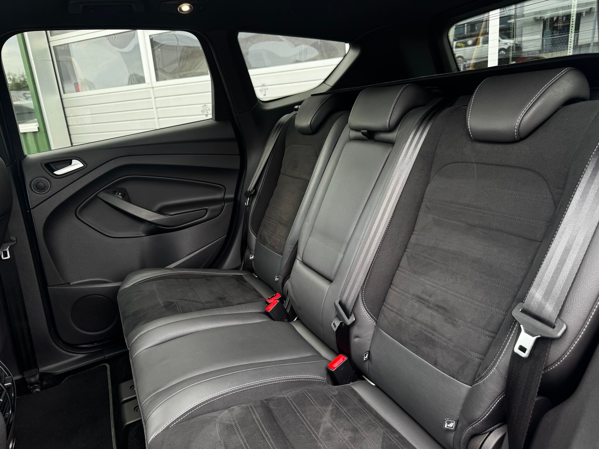 FORD Kuga 2.0 TDCi ST Line 4WD PowerShift-image-23