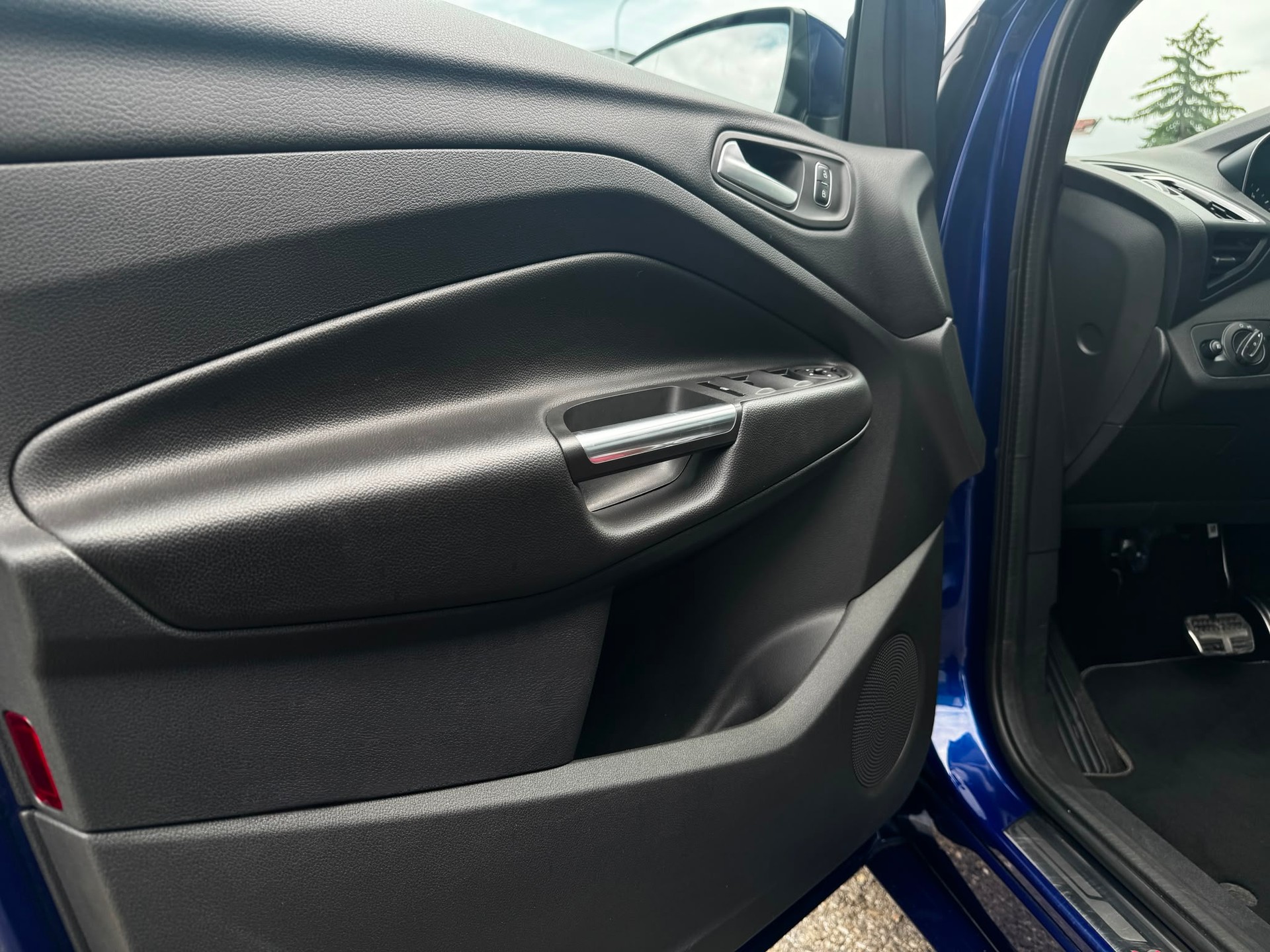 FORD Kuga 2.0 TDCi ST Line 4WD PowerShift-image-15