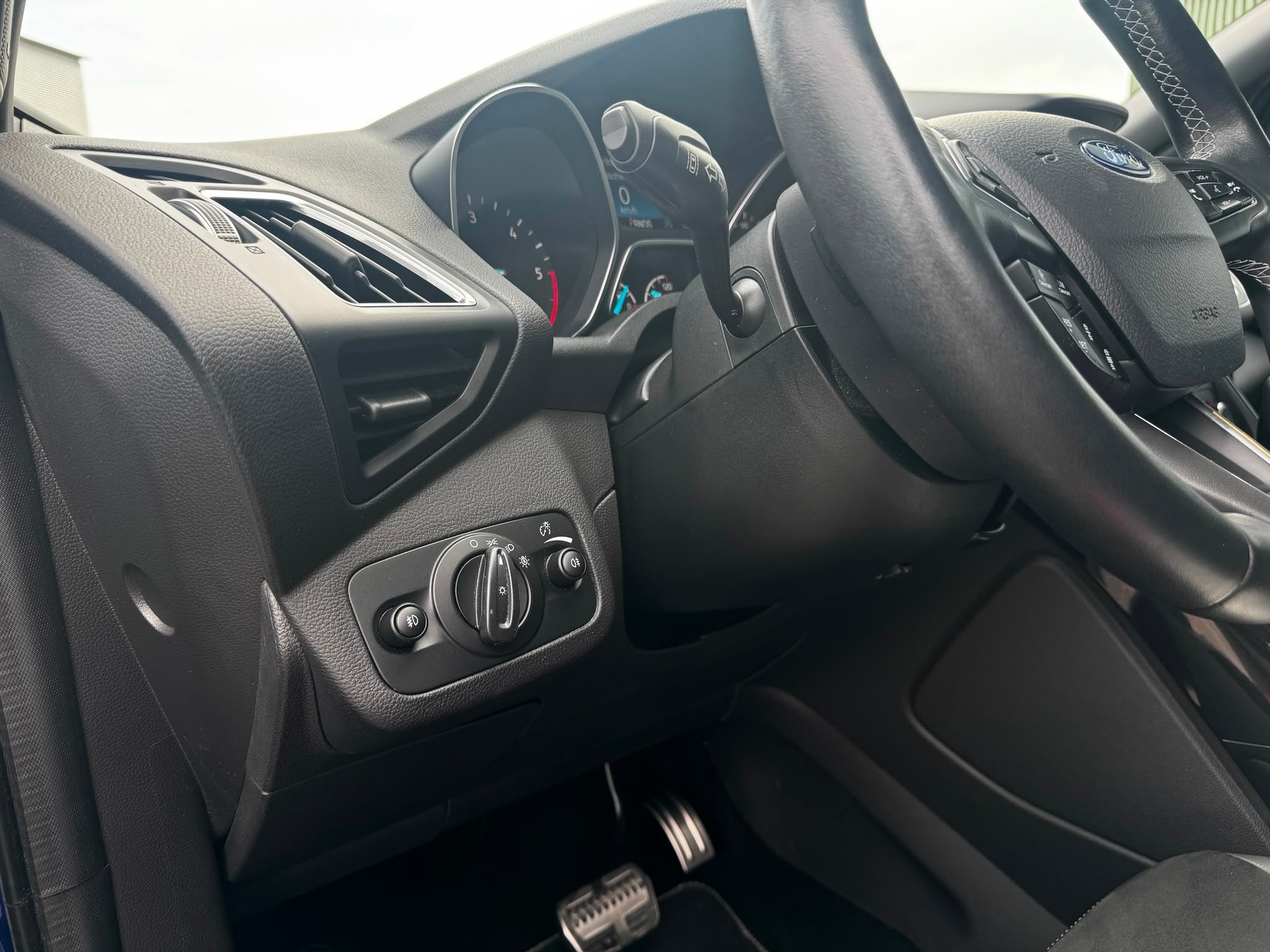 FORD Kuga 2.0 TDCi ST Line 4WD PowerShift-image-16
