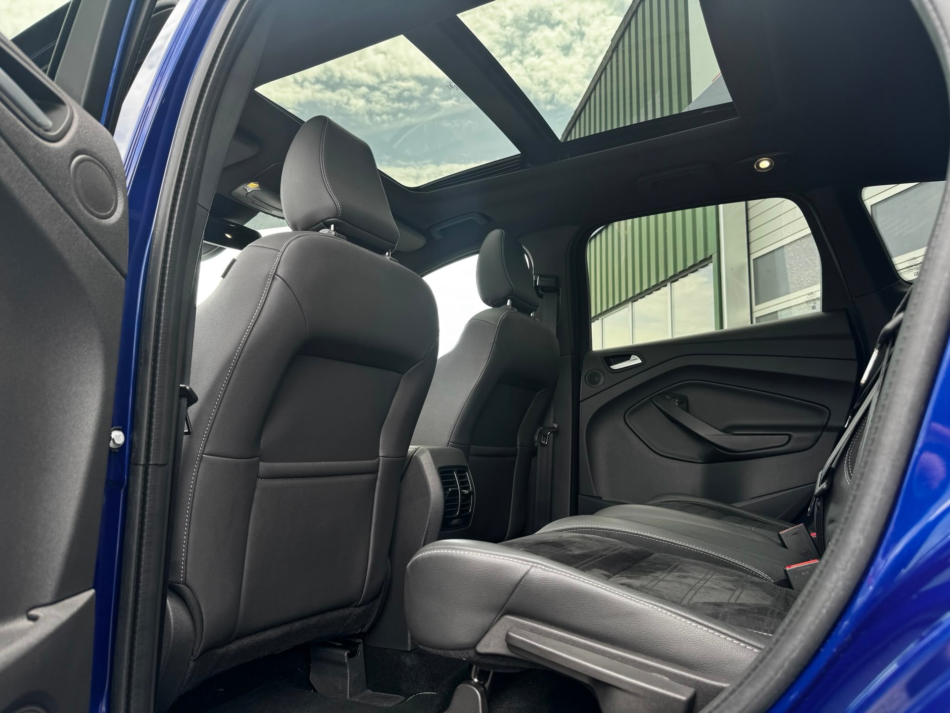 FORD Kuga 2.0 TDCi ST Line 4WD PowerShift-image-24