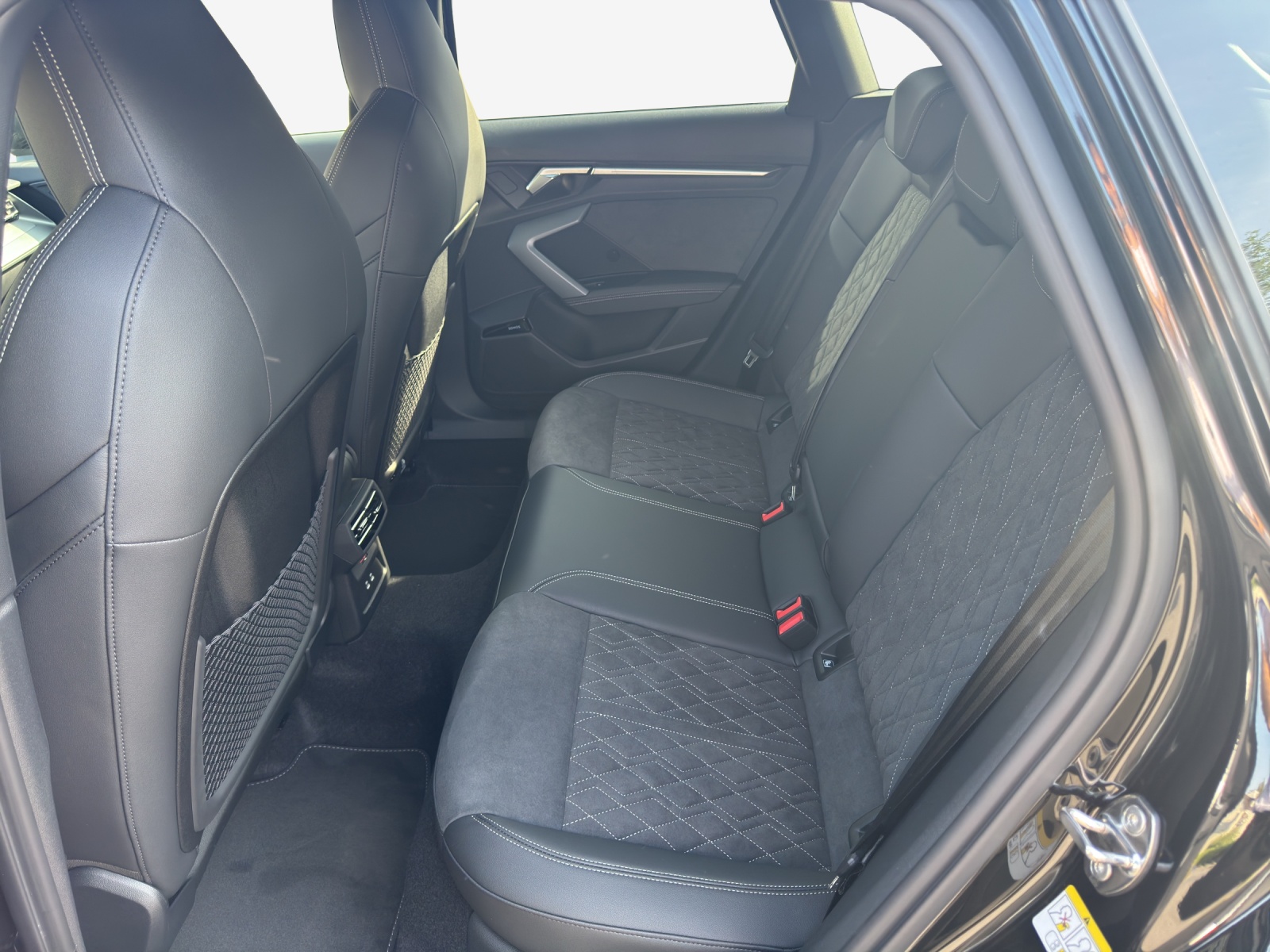 AUDI A3 Sportback TFSI e 200 kW S line S tronic-image-11