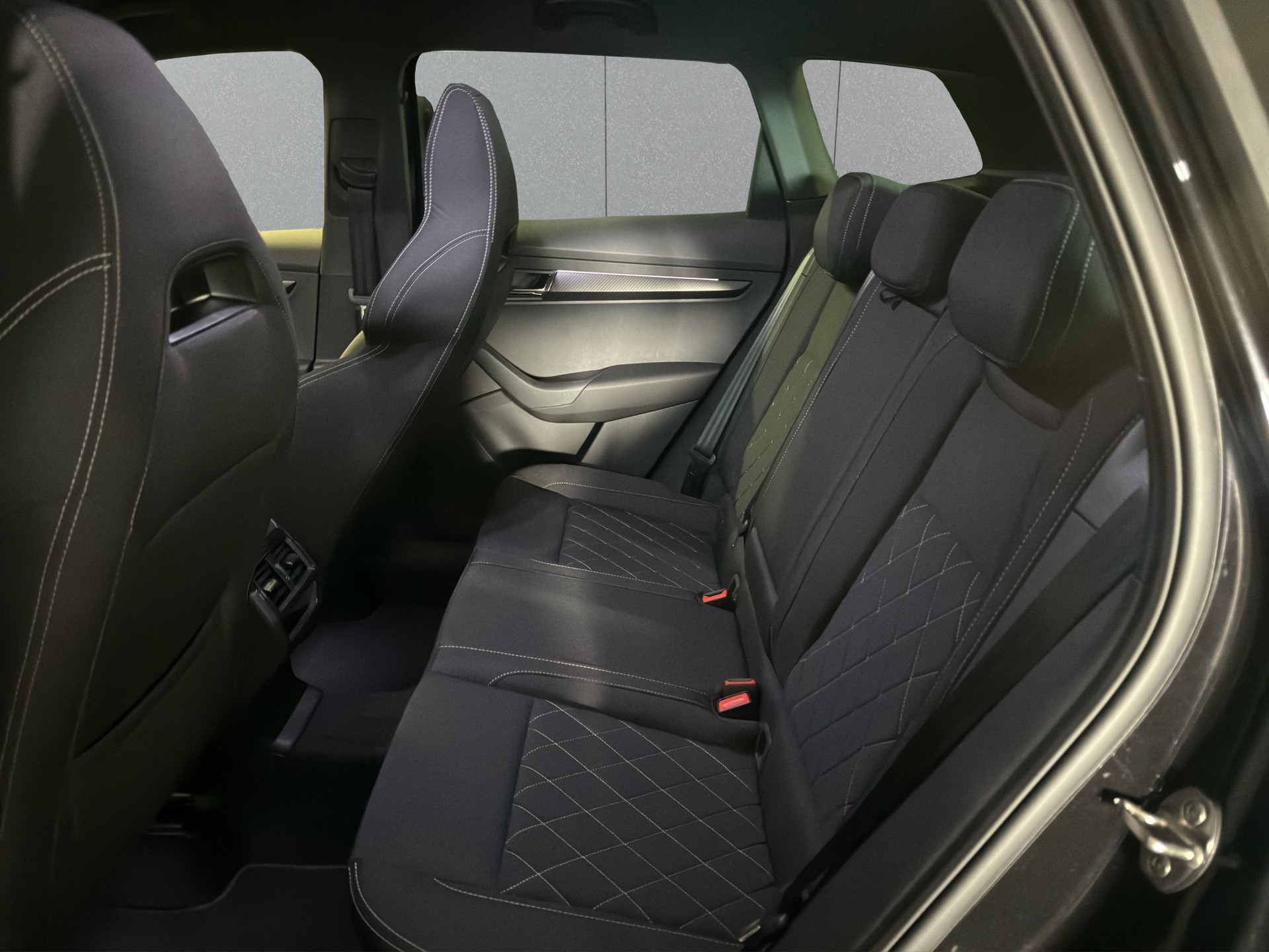 SKODA Karoq 2.0 TSI SportLine 4x4 DSG-image-11
