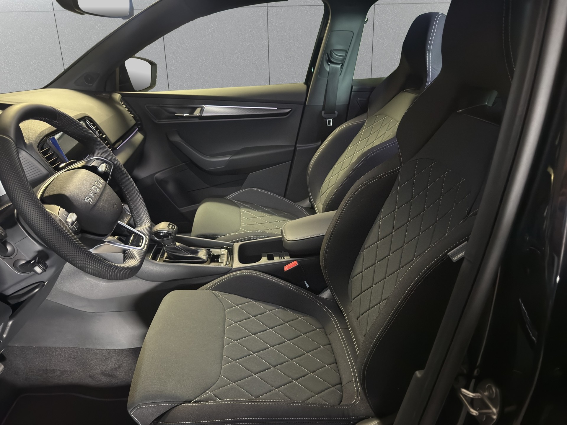 SKODA Karoq 2.0 TSI SportLine 4x4 DSG-image-10