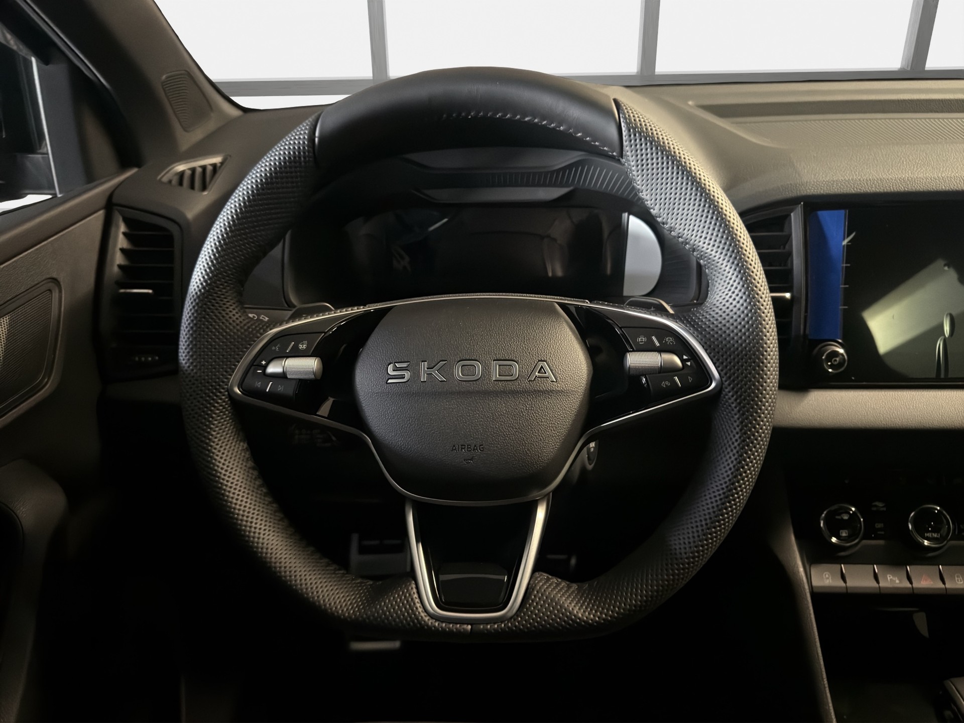SKODA Karoq 2.0 TSI SportLine 4x4 DSG-image-8
