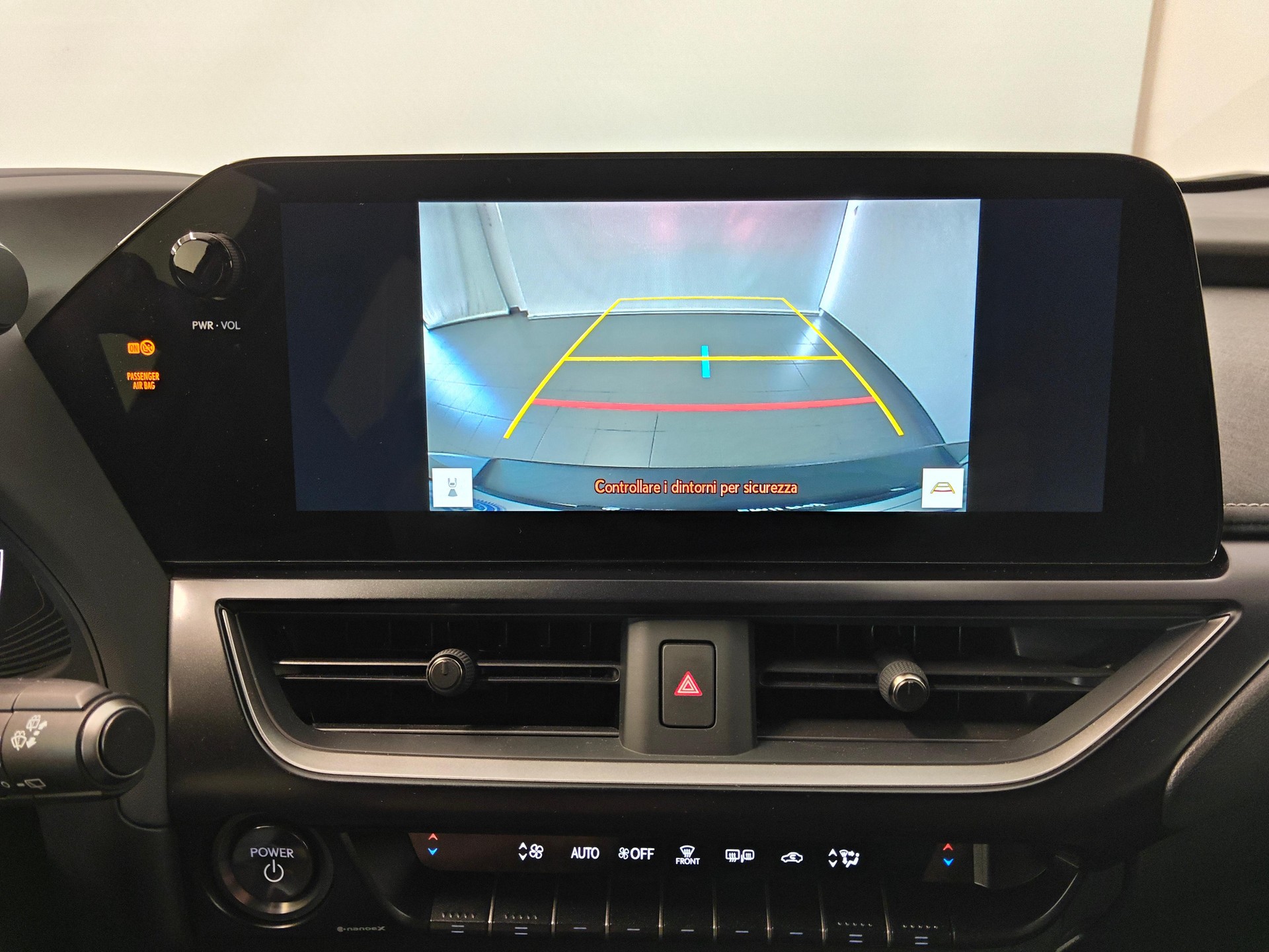 LEXUS UX 250h Comfort - Ruote invernali & Servizi inclusi-image-9