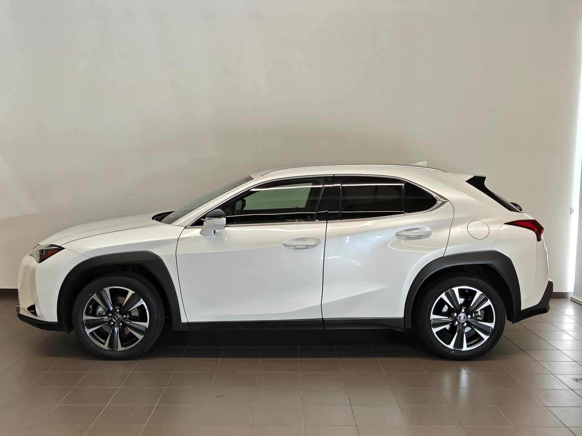 LEXUS UX 250h Comfort - Ruote invernali & Servizi inclusi-image-2
