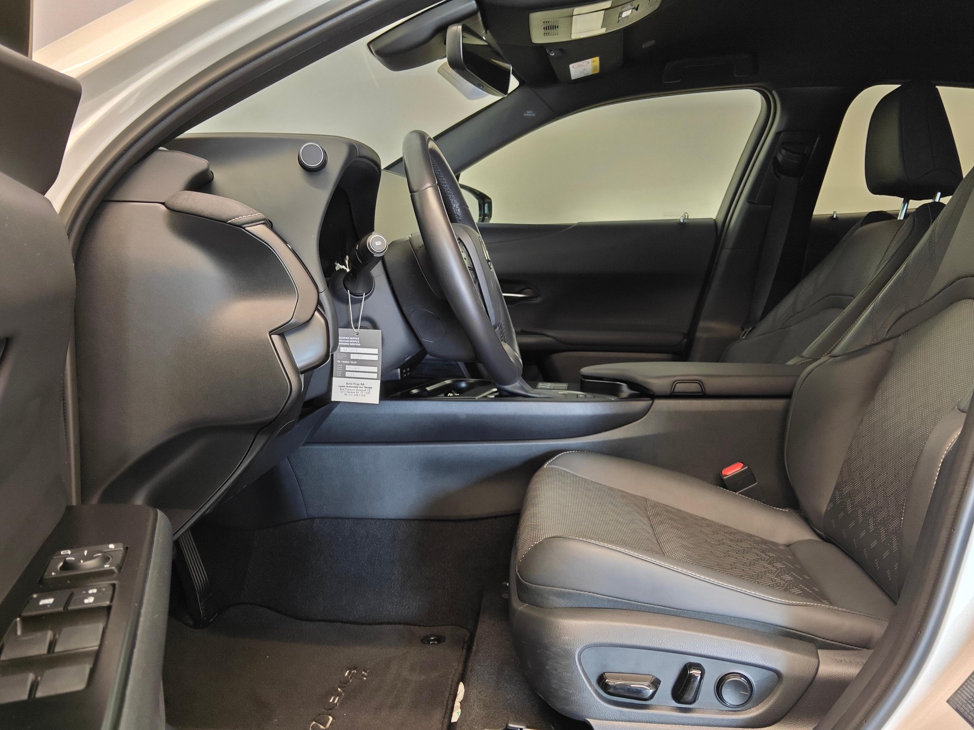 LEXUS UX 250h Comfort - Ruote invernali & Servizi inclusi-image-4