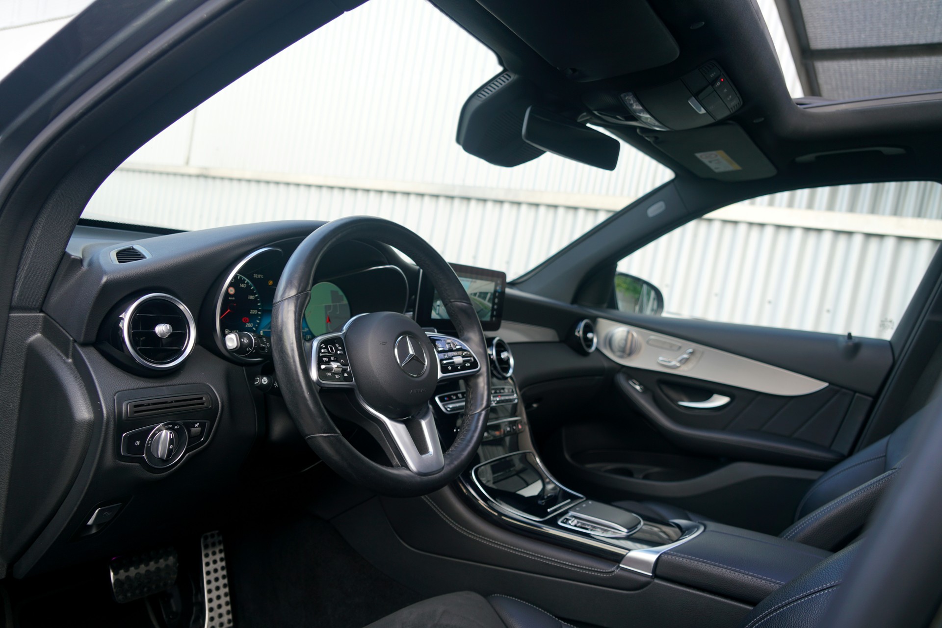 MERCEDES-BENZ GLC 220 d AMG Line 4Matic 9G-Tronic (CH)-image-6