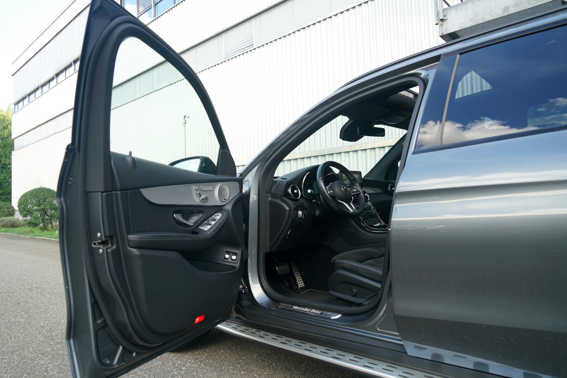 MERCEDES-BENZ GLC 220 d AMG Line 4Matic 9G-Tronic (CH)-image-5