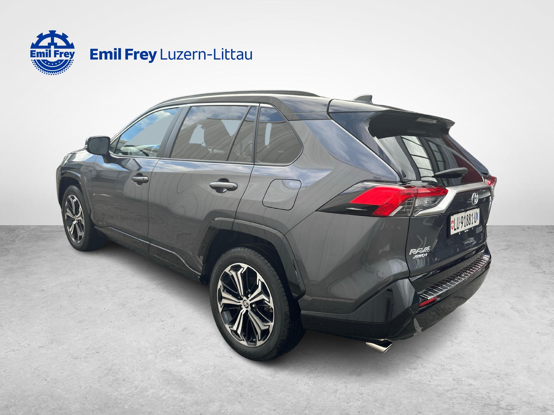 TOYOTA RAV4 2.5 Plug-In-Hybrid Platinum-showroom-element-2
