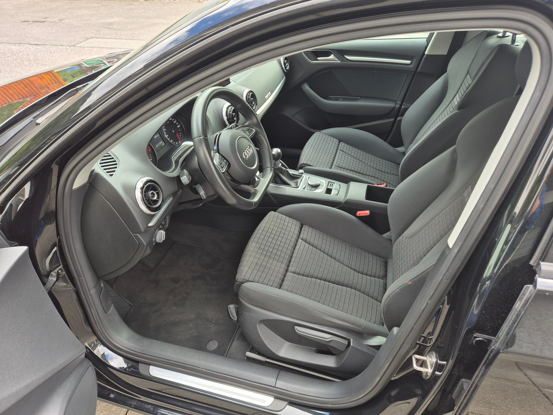 AUDI A3 Sportback 2.0 TDI Ambition quattro-image-6