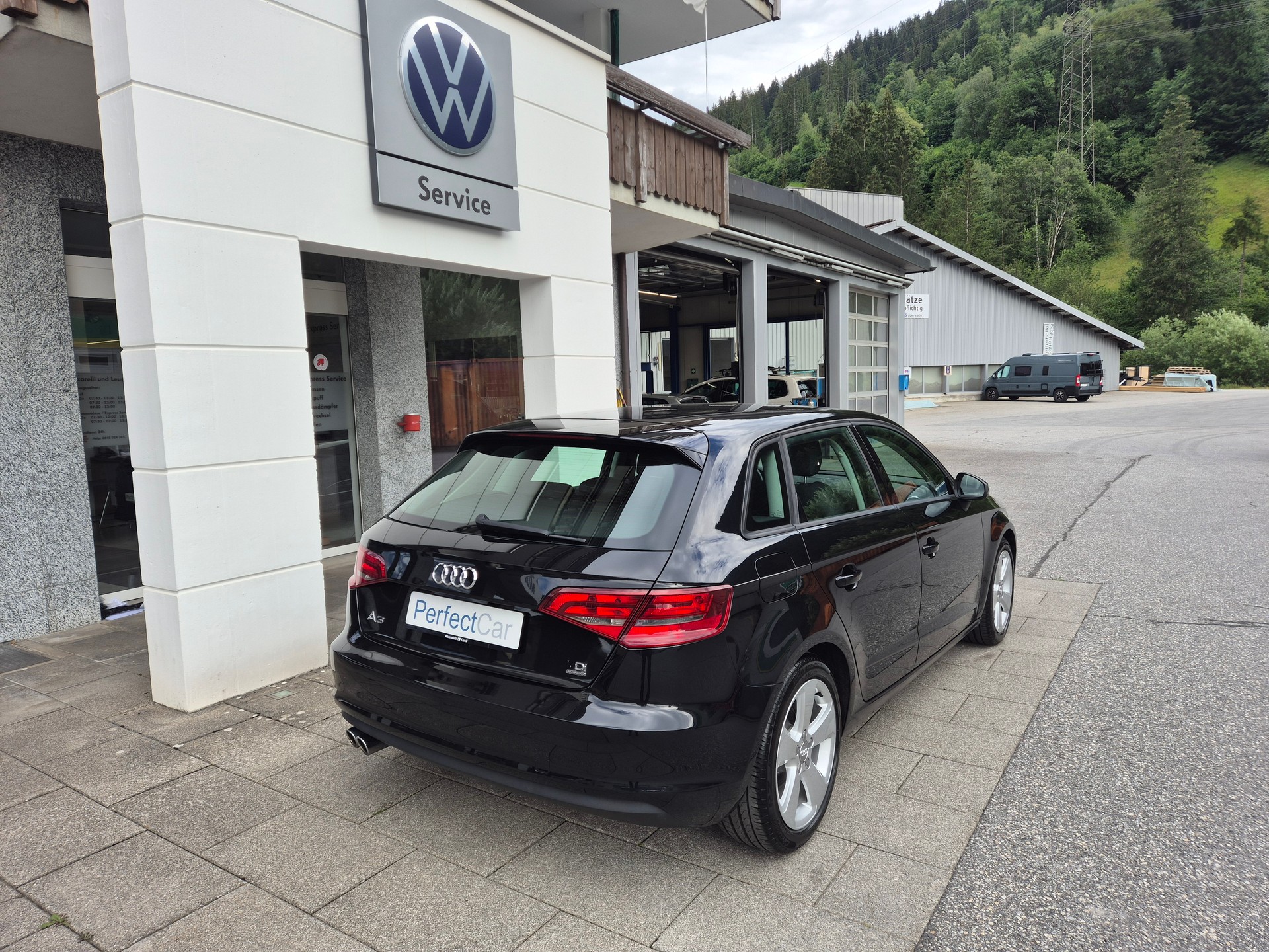 AUDI A3 Sportback 2.0 TDI Ambition quattro-image-4