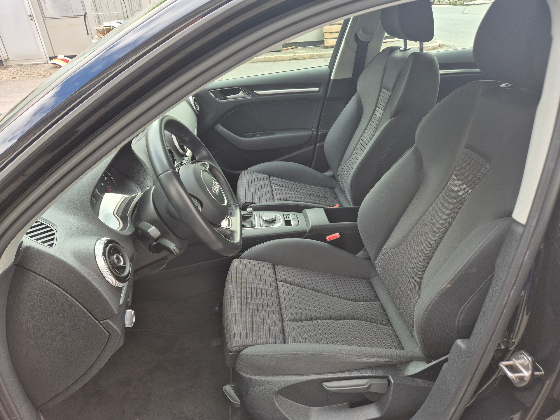 AUDI A3 Sportback 2.0 TDI Ambition quattro-image-7