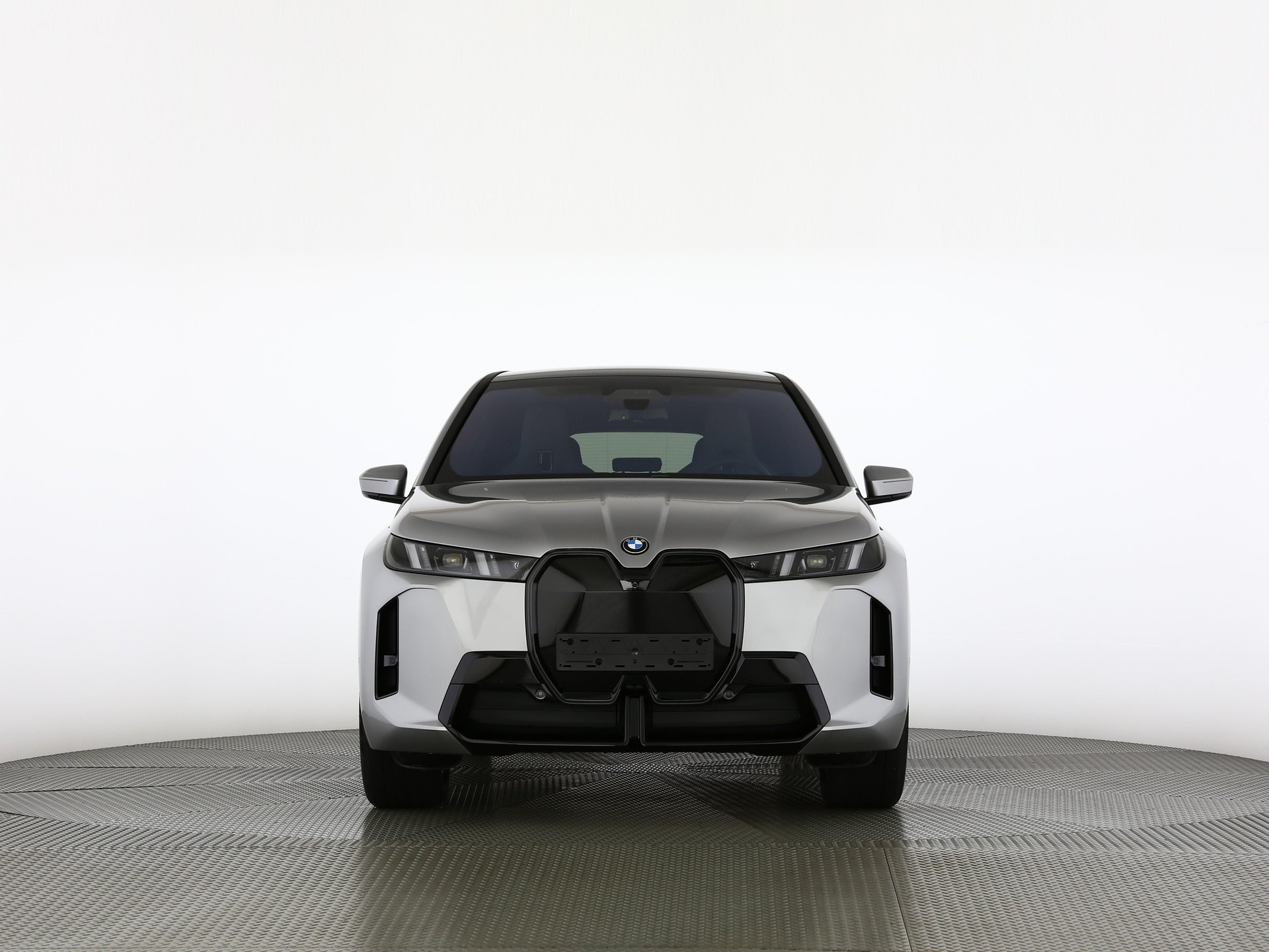 BMW iX xDrive60-image-4