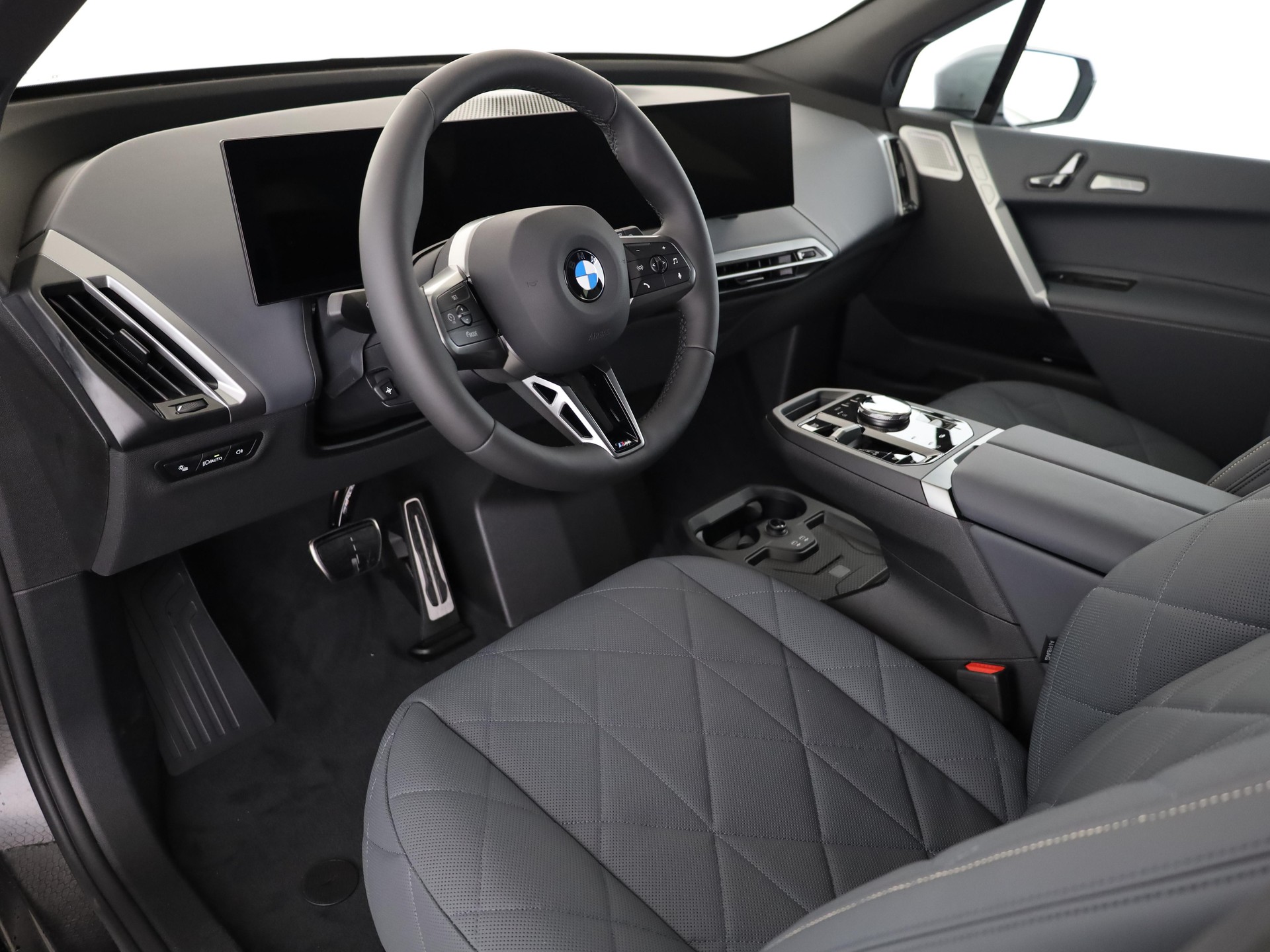 BMW iX xDrive60-image-12
