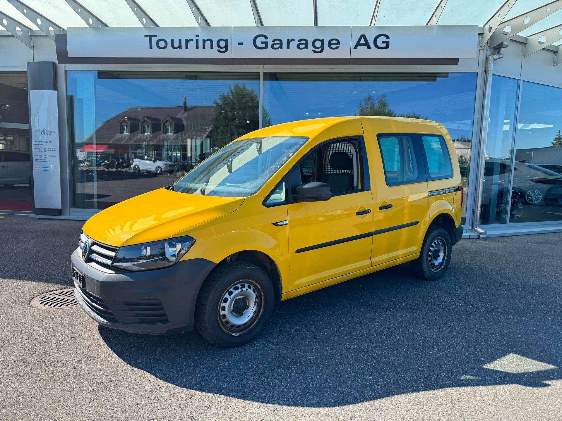 VW Caddy 2.0TDI 4Motion BlueMotion Technology 4x4 Handschaltung-image-0