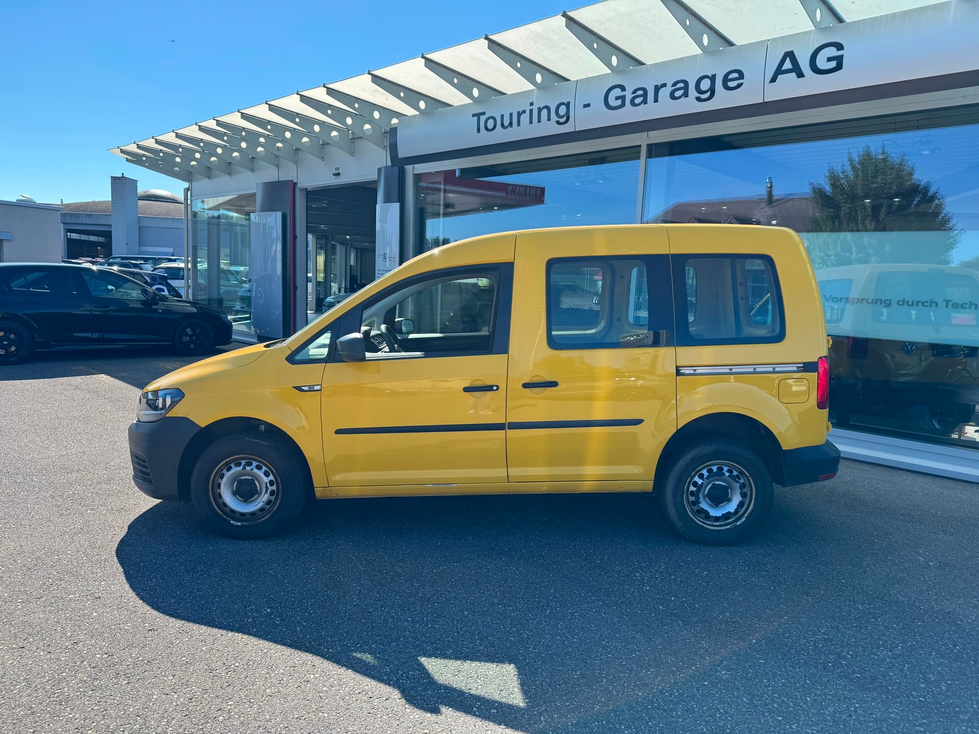 VW Caddy 2.0TDI 4Motion BlueMotion Technology 4x4 Handschaltung-image-1