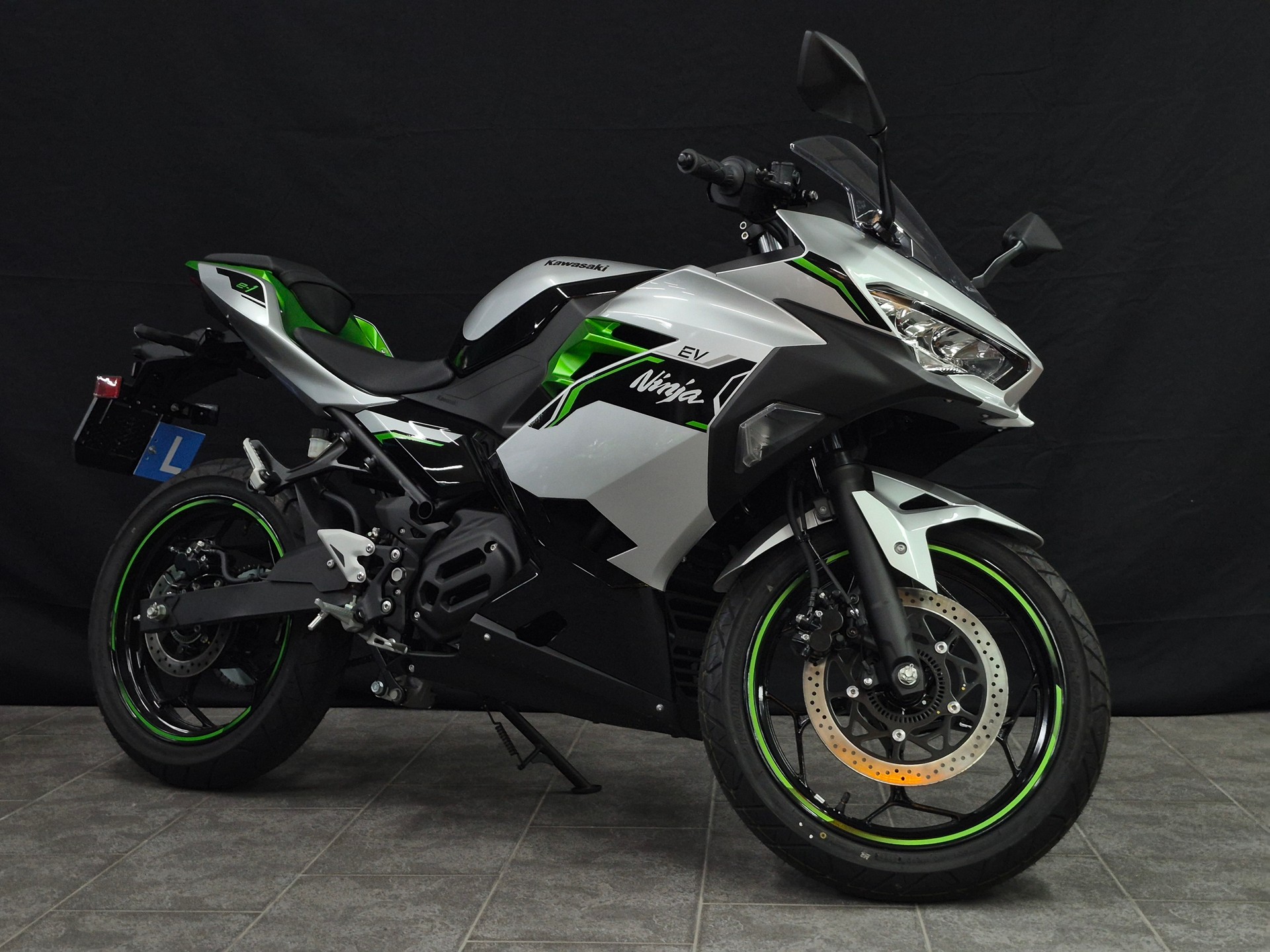 KAWASAKI Ninja e-1-showroom-element-2
