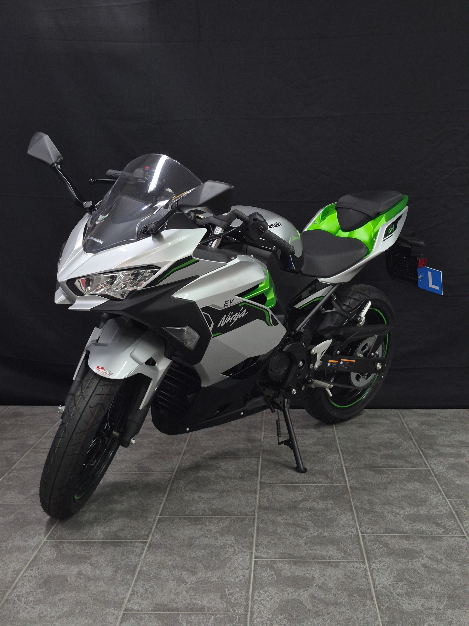 KAWASAKI Ninja e-1-showroom-element-1