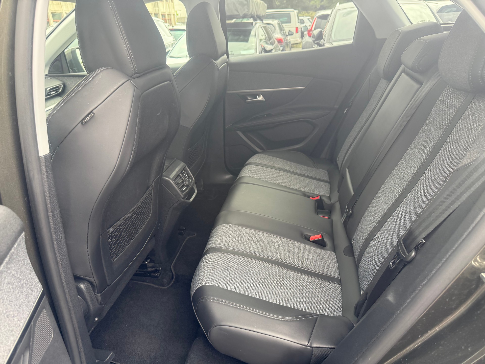 PEUGEOT 3008 1.2 PureTech Allure EAT-image-7