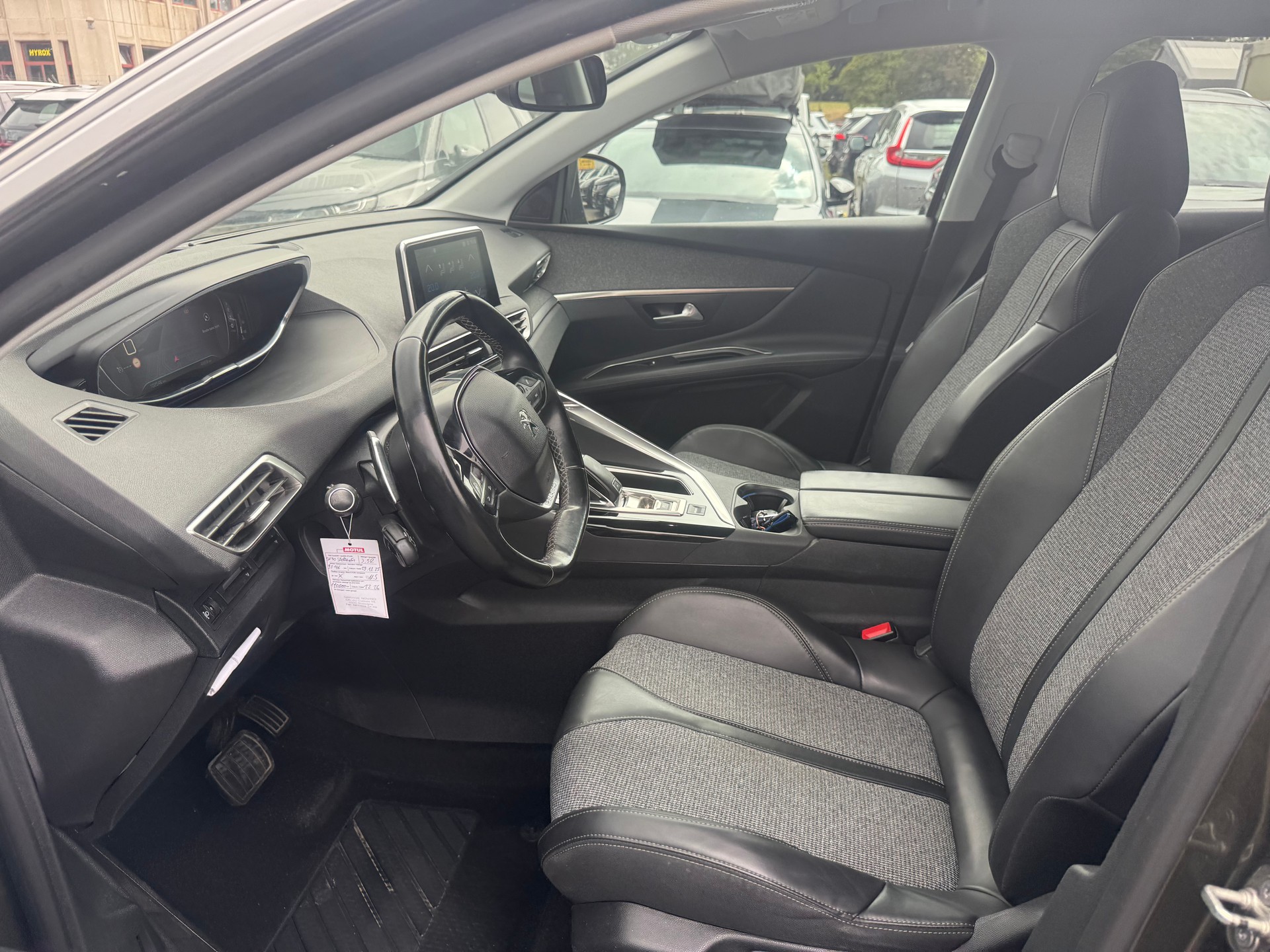 PEUGEOT 3008 1.2 PureTech Allure EAT-image-6
