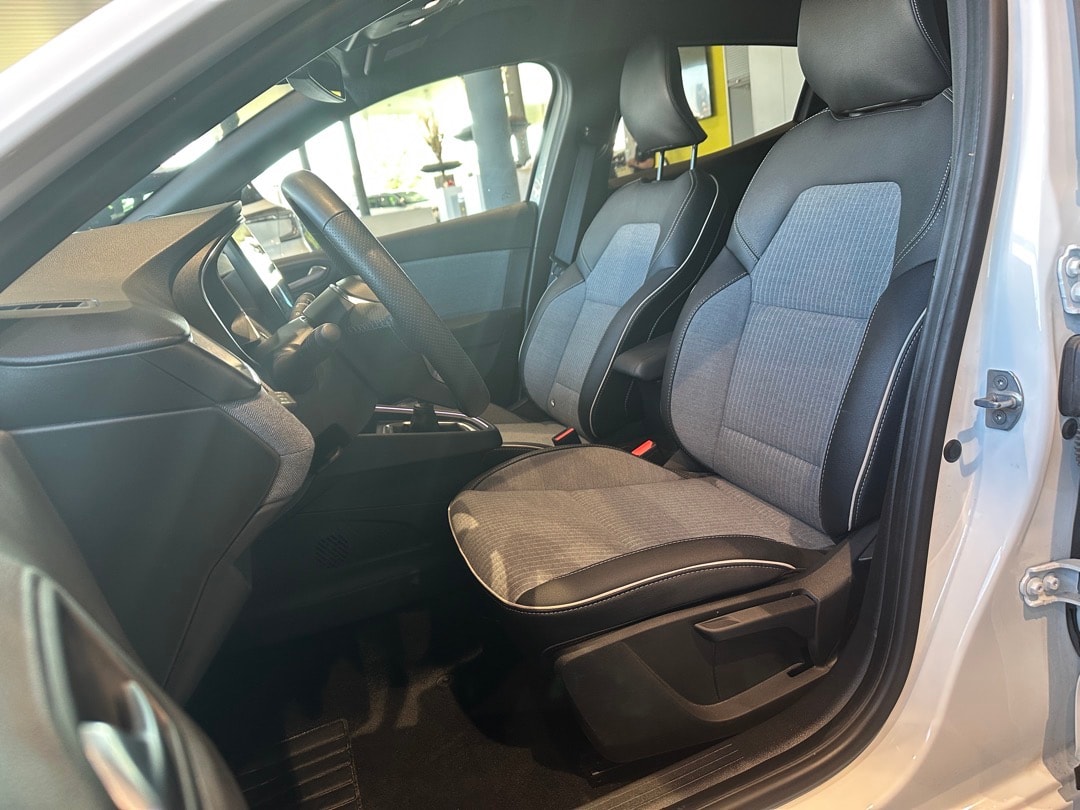 RENAULT Clio 1.0 Techno-image-10