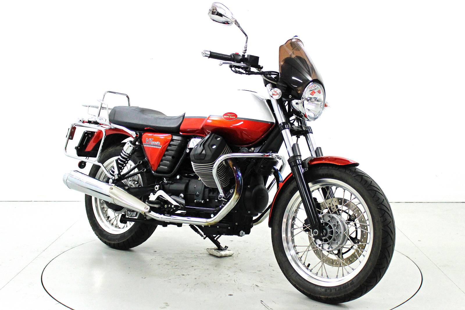MOTO GUZZI V7-showroom-element-1