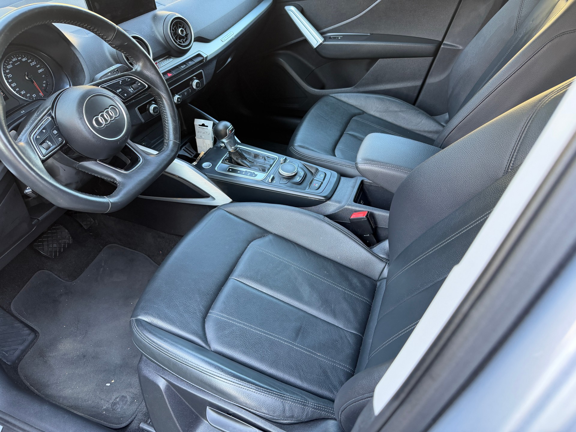 AUDI Q2 35 TDI quattro Design S-tronic-image-6