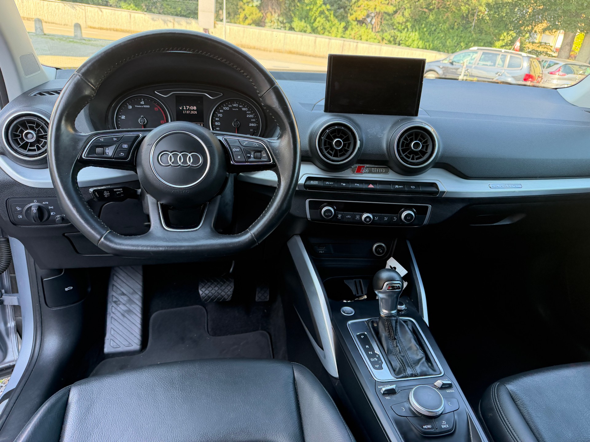 AUDI Q2 35 TDI quattro Design S-tronic-image-9