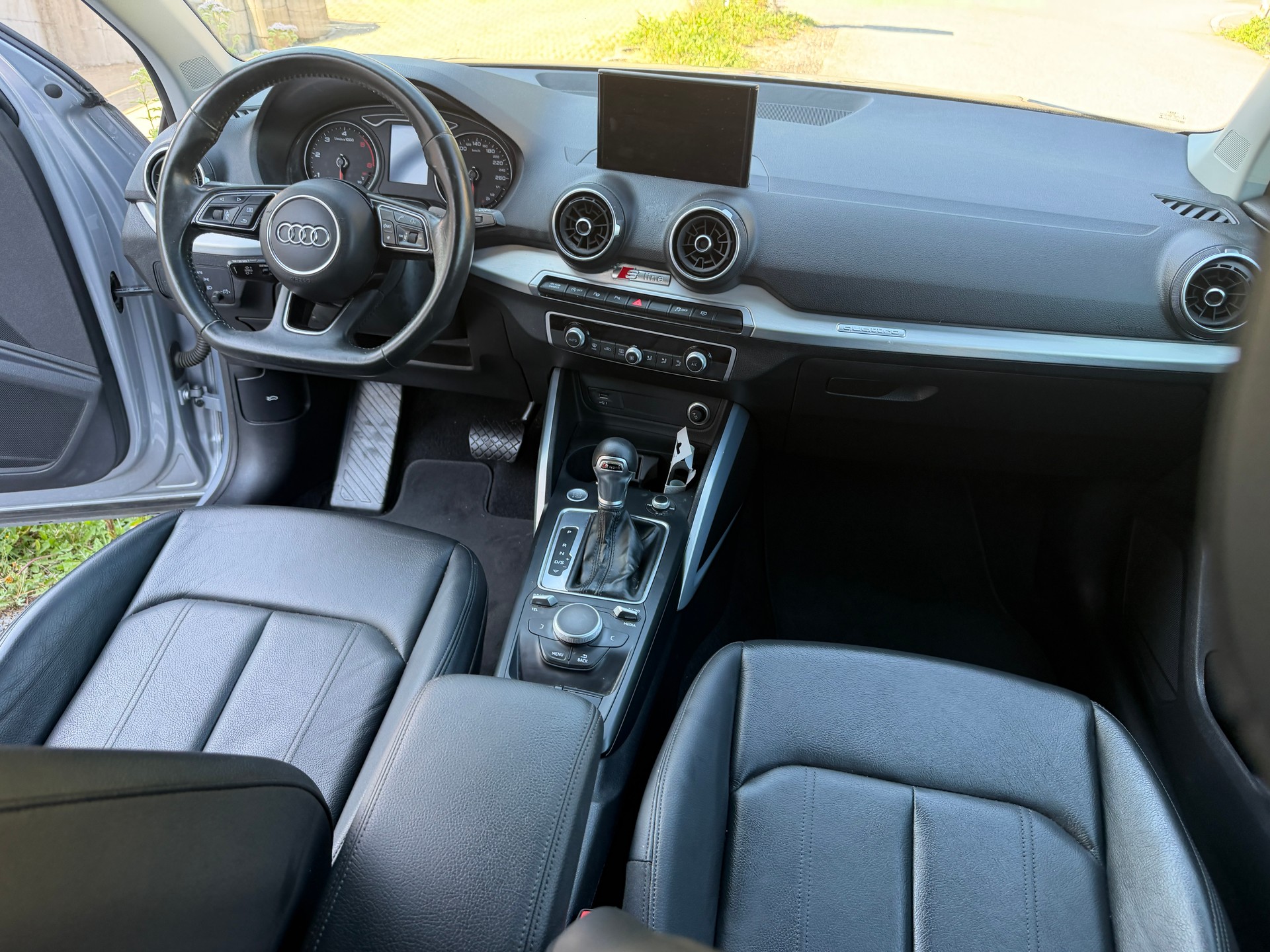 AUDI Q2 35 TDI quattro Design S-tronic-image-11