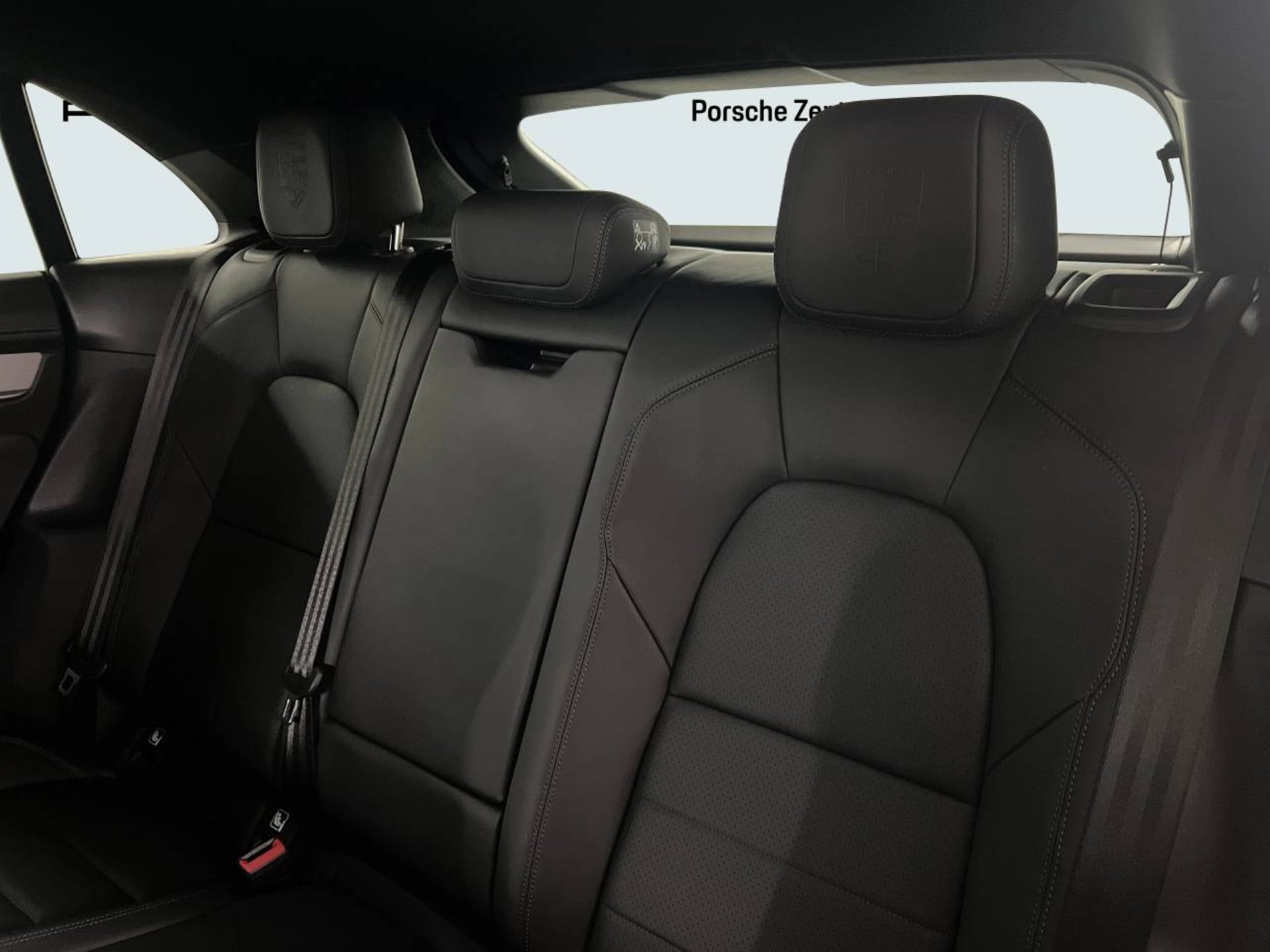 PORSCHE Macan 4S-image-23