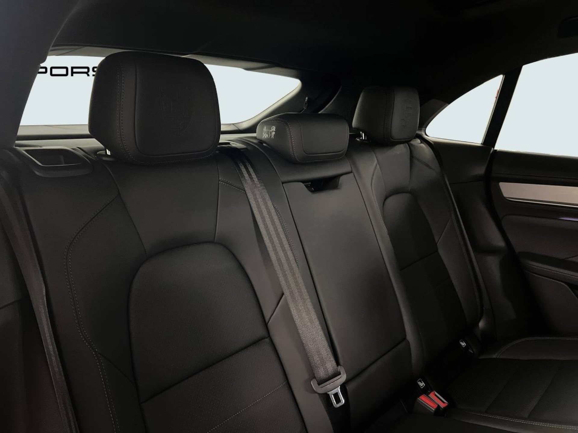 PORSCHE Macan 4S-image-24
