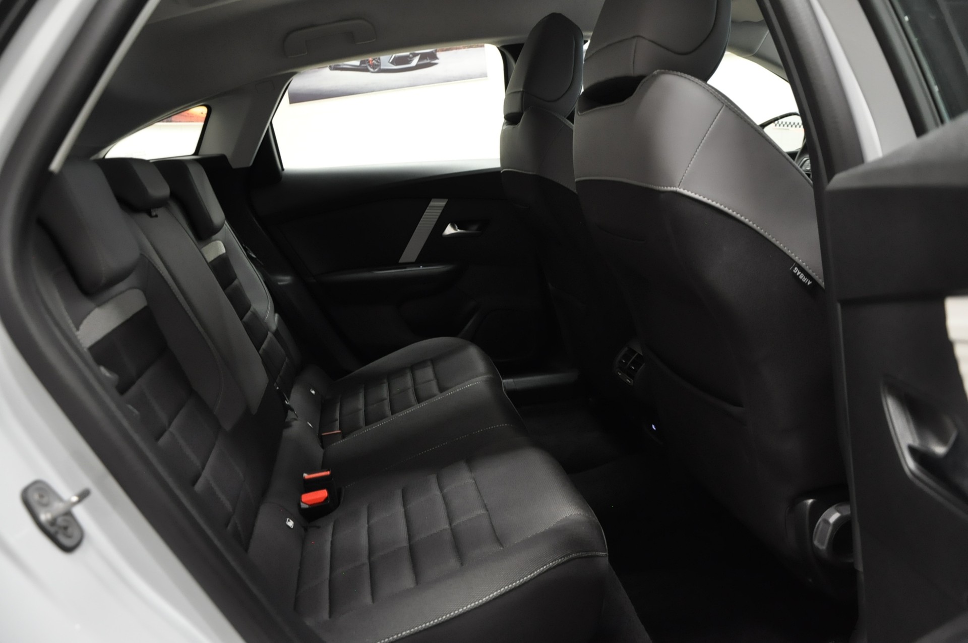 CITROEN C4 1.2 130 Max EAT8-image-16