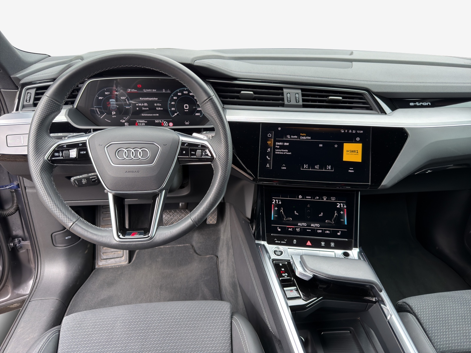 AUDI e-tron 55 S Line Black Edition quattro-image-8
