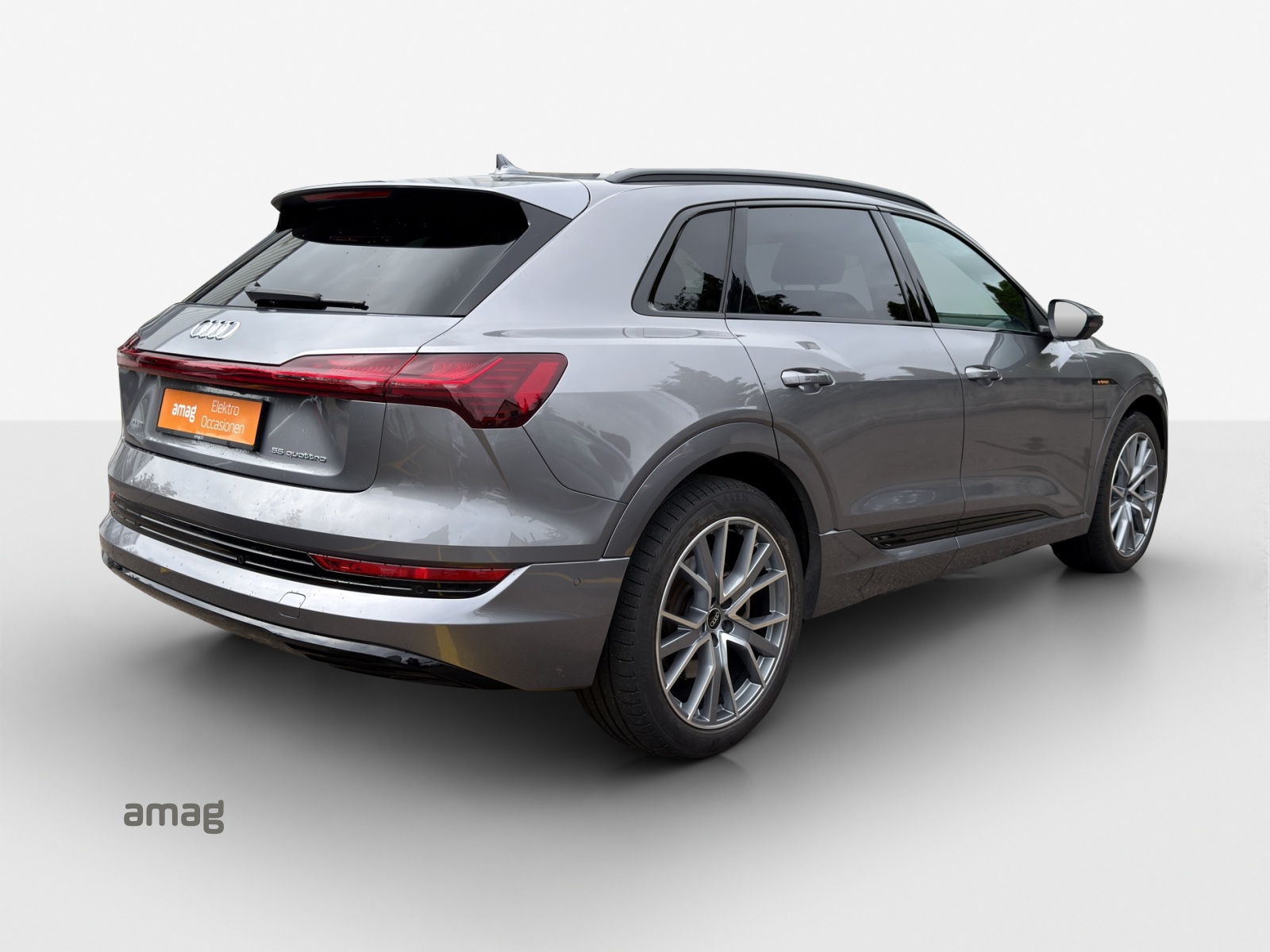 AUDI e-tron 55 S Line Black Edition quattro-image-4