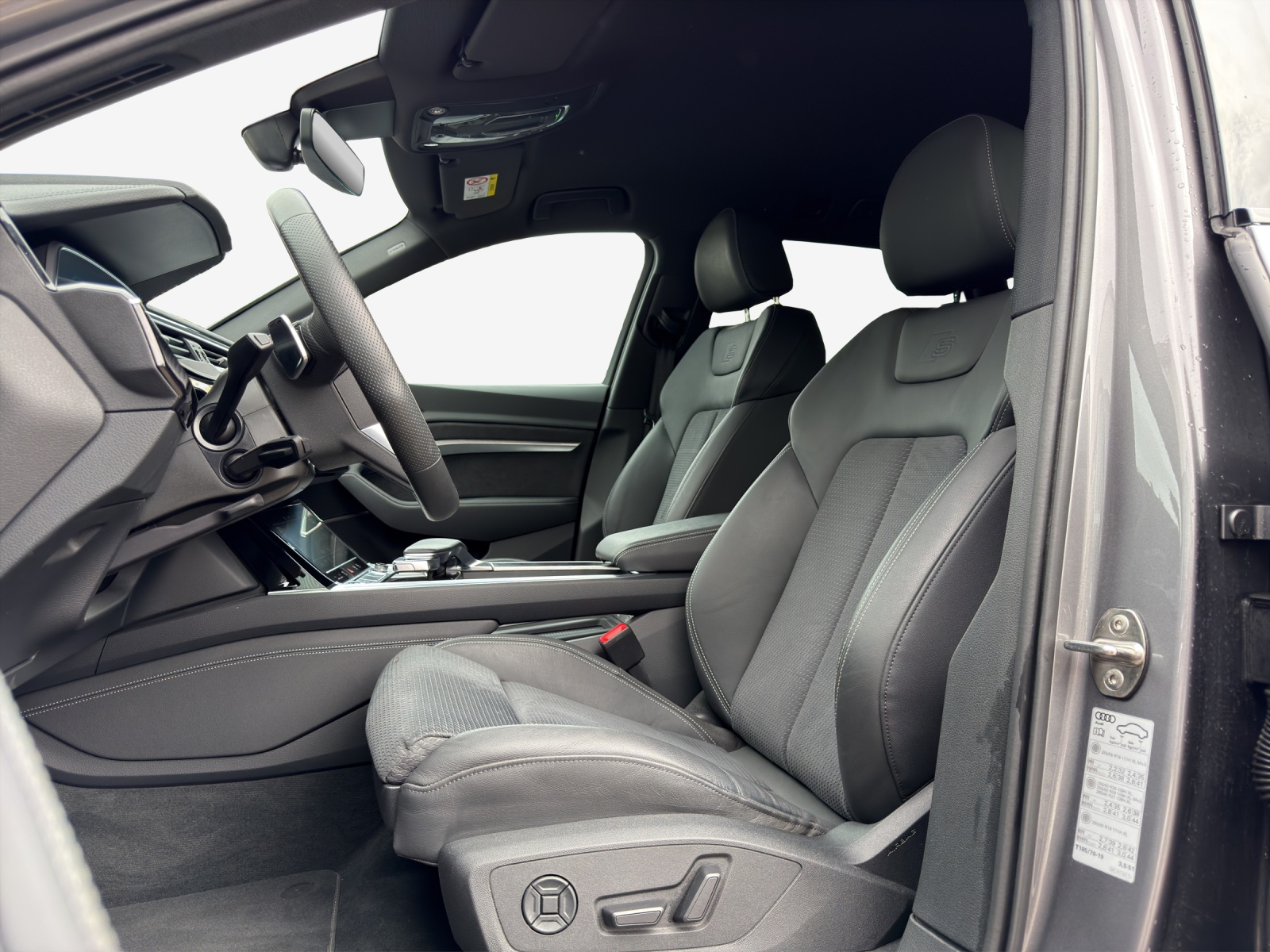 AUDI e-tron 55 S Line Black Edition quattro-image-7