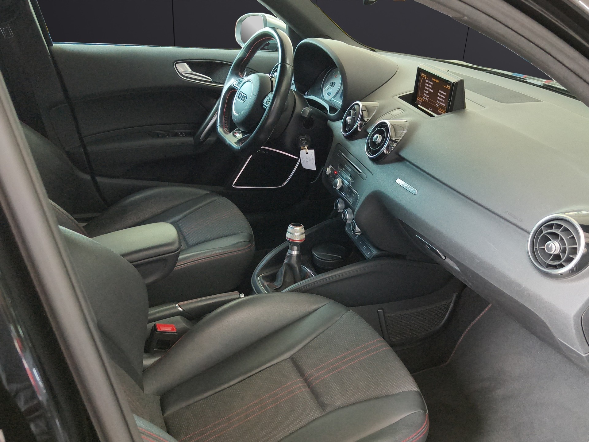 AUDI S1 Sportback 2.0 TFSI quattro-image-8
