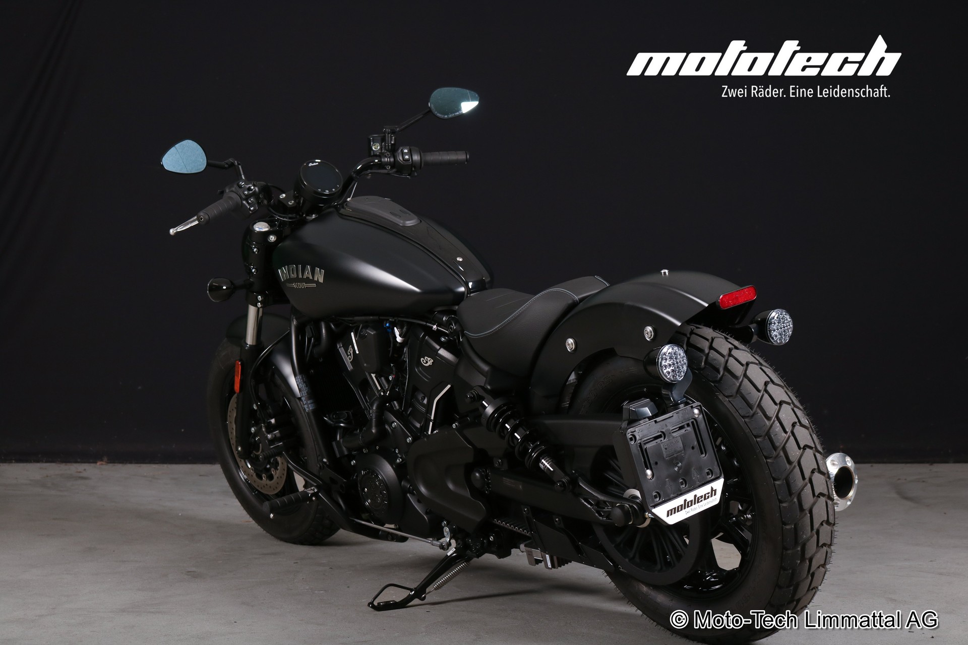 INDIAN Scout Bobber-showroom-element-3
