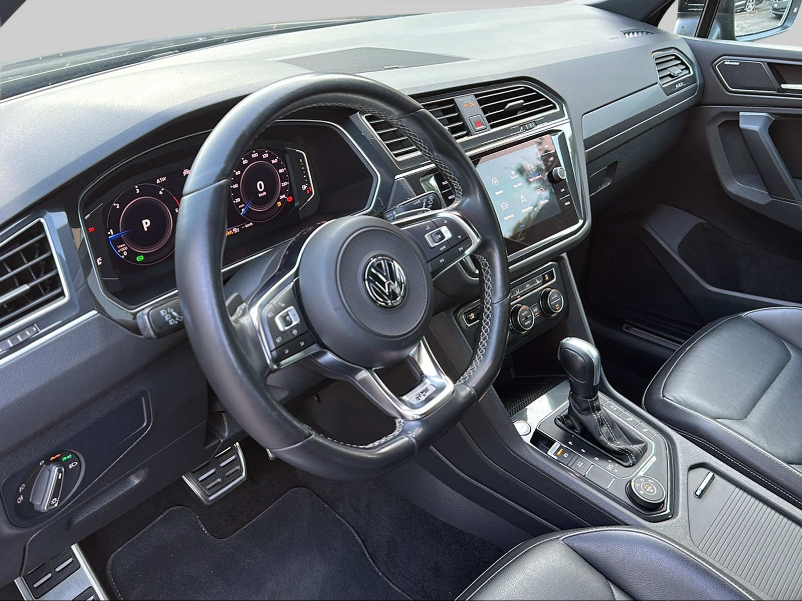 VW Tiguan 2.0 TDI SCR Highline 4Motion DSG-image-9