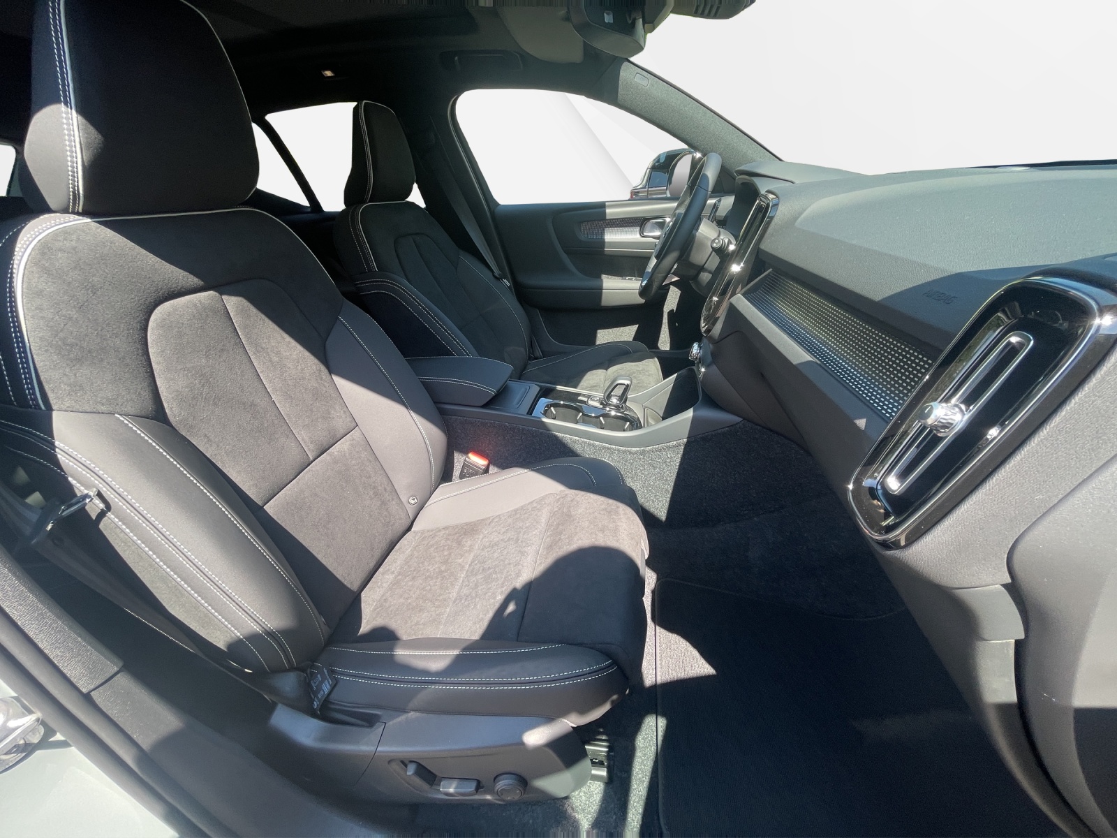 VOLVO EX40 Twin Performance Ultra AWD-image-16