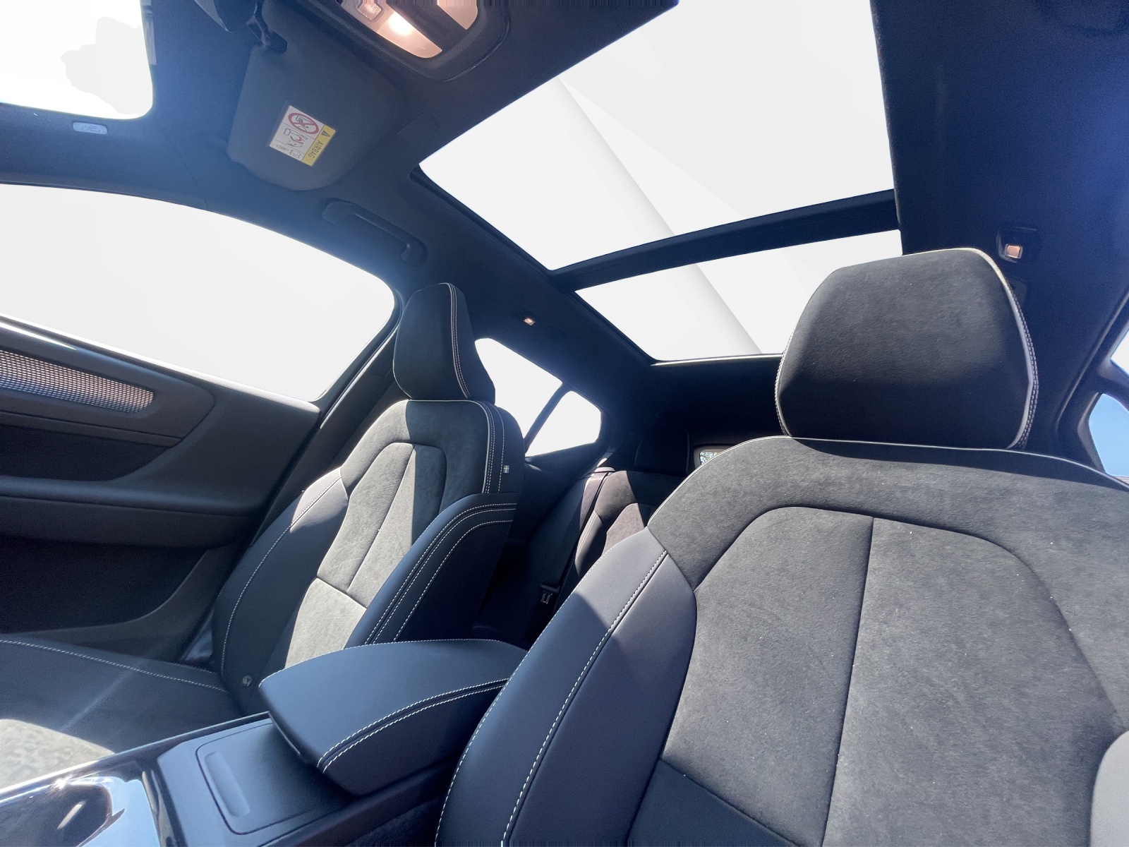VOLVO EX40 Twin Performance Ultra AWD-image-17