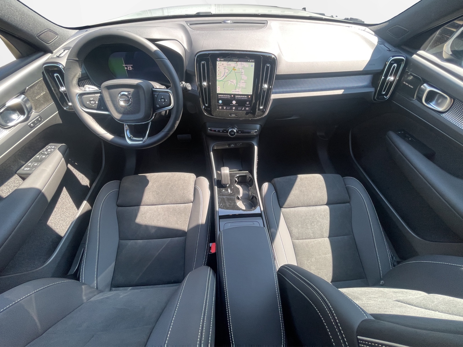 VOLVO EX40 Twin Performance Ultra AWD-image-10
