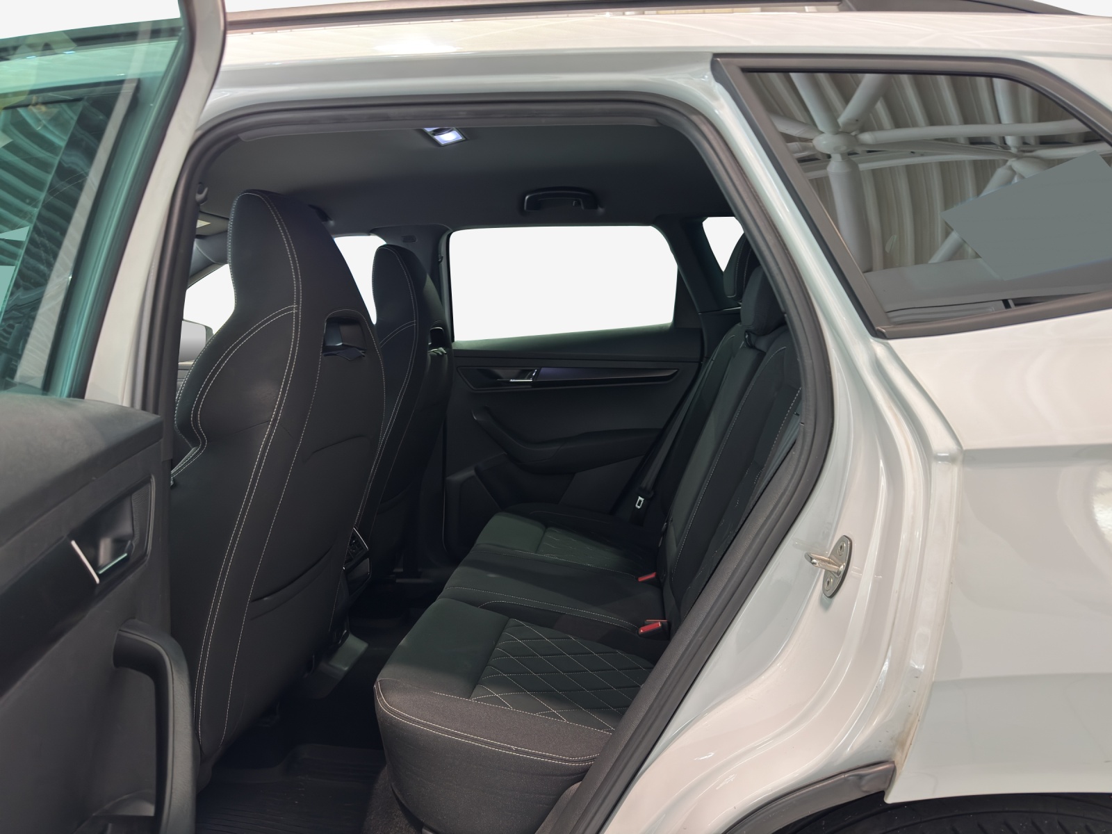 SKODA Karoq 2.0 TSI SportLine 4x4 DSG-image-11