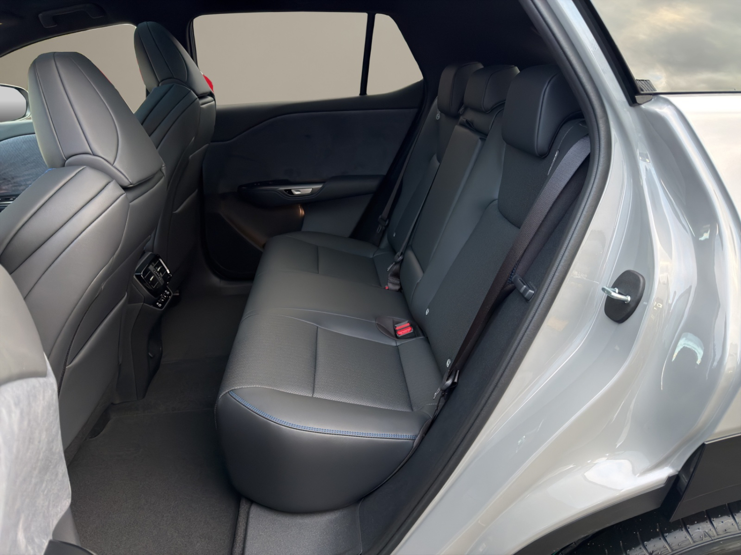 LEXUS RZ 550e F Sport-image-9