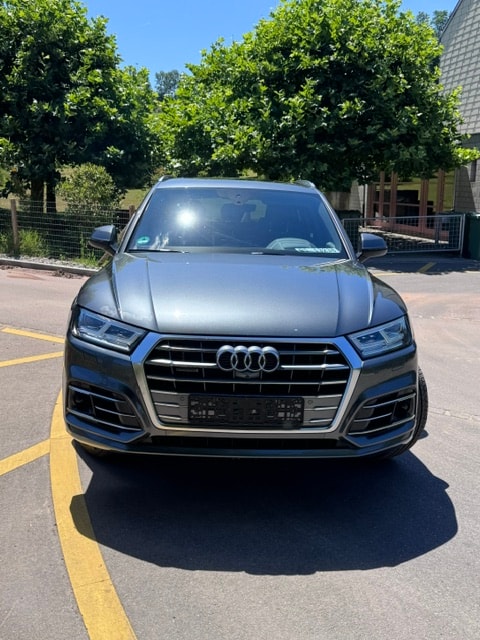 AUDI Q5 TFSI e Sport 50 quattro-image-1
