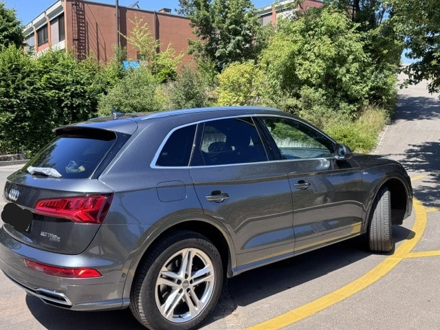 AUDI Q5 TFSI e Sport 50 quattro-image-2