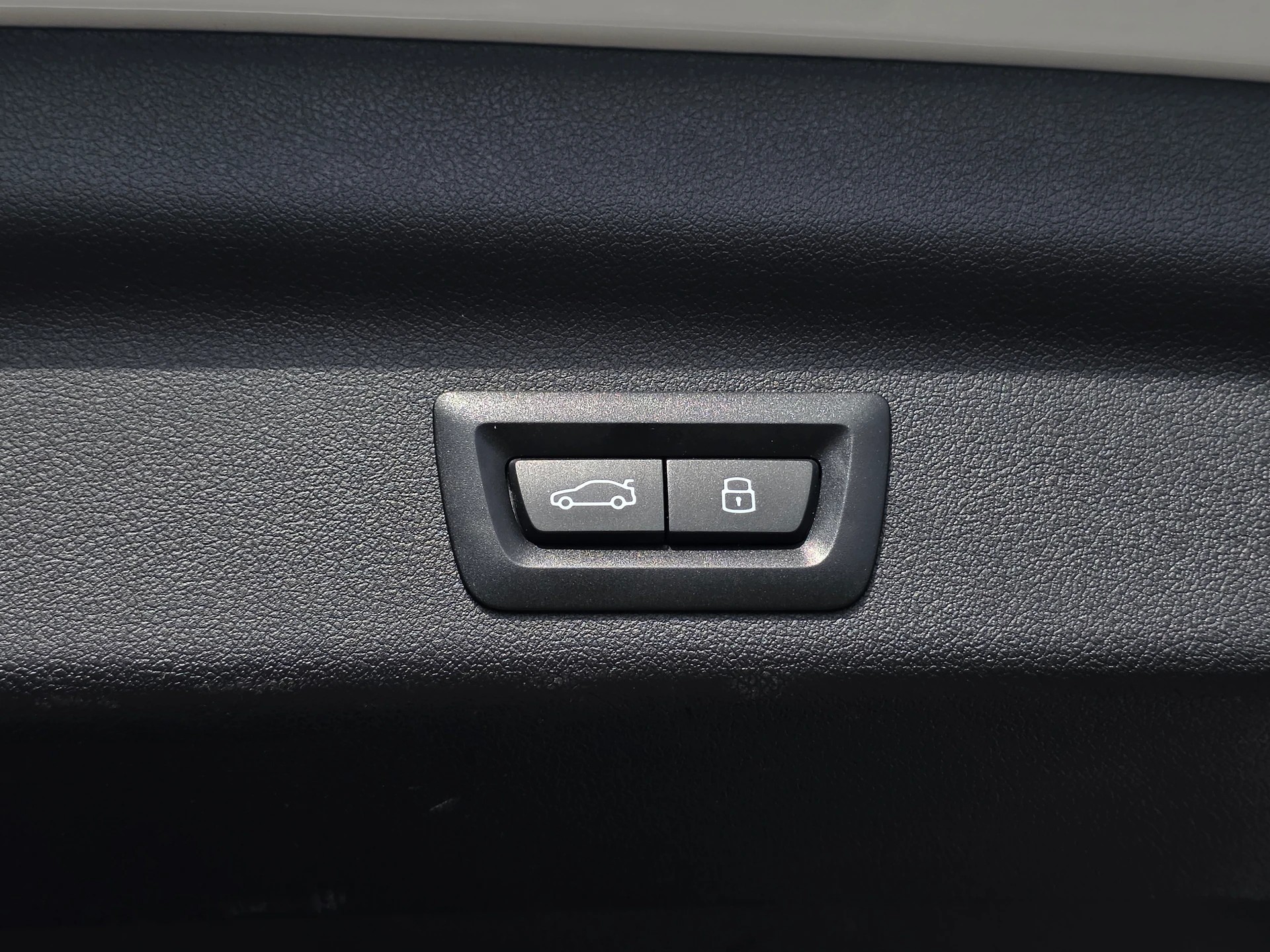 BMW X1 xDrive20d 48V | 2023 | 4x4 | Top Ausstattung inkl. AHK | CH-Fahrzeug | Inkl. Garantie |-image-22