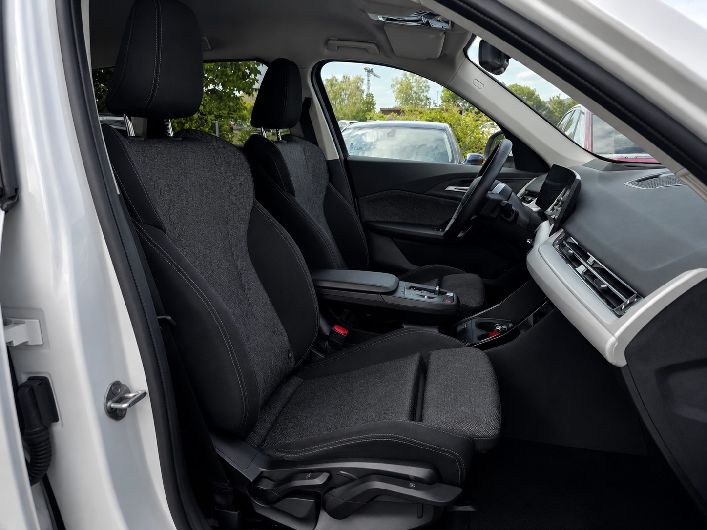 BMW X1 xDrive20d 48V | 2023 | 4x4 | Top Ausstattung inkl. AHK | CH-Fahrzeug | Inkl. Garantie |-image-17