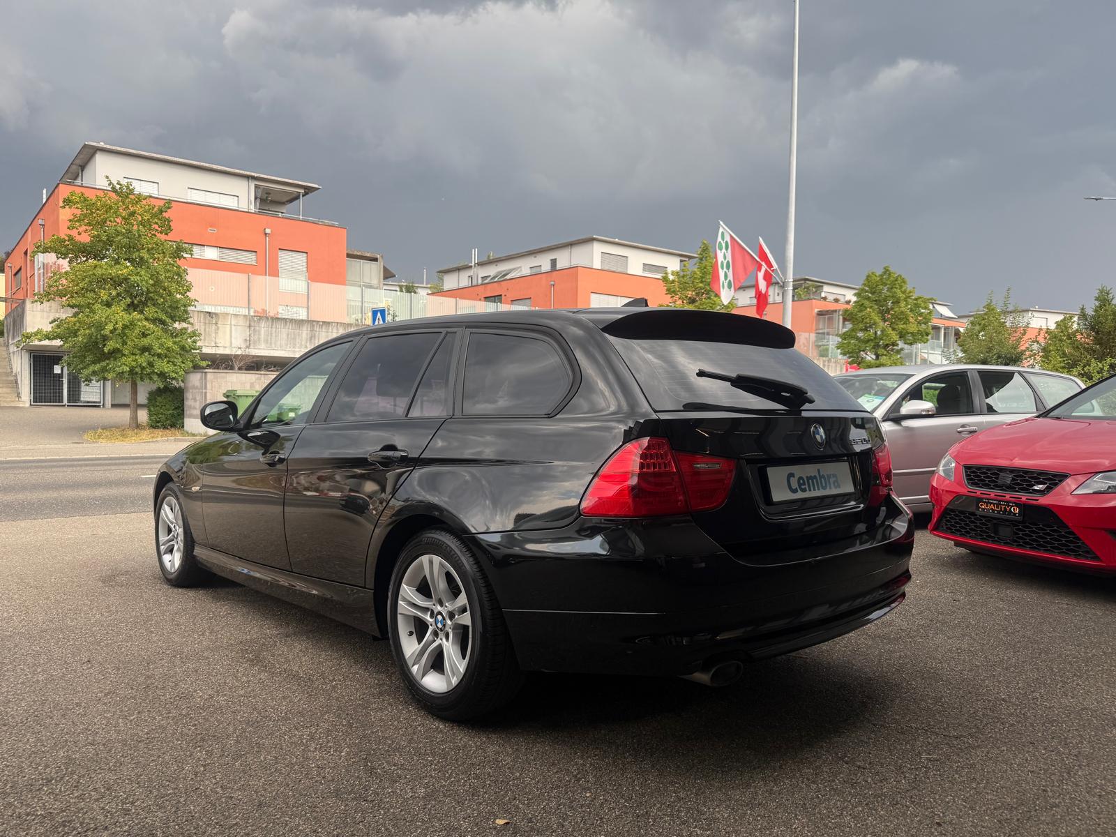 BMW 320d xDrive Touring-image-2