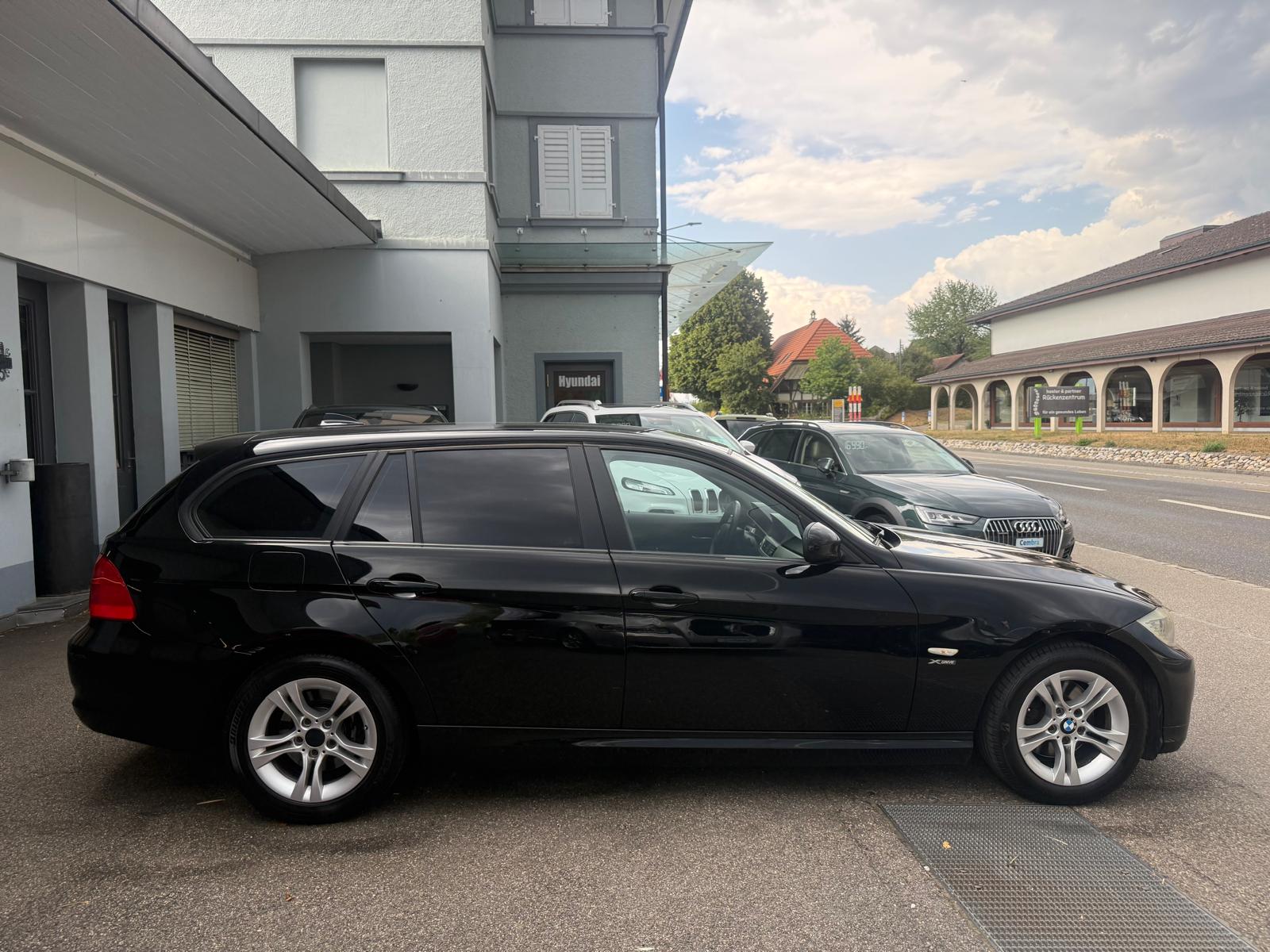 BMW 320d xDrive Touring-image-5